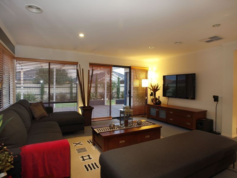 22 Osmington Circle, Narre Warren South VIC 3805