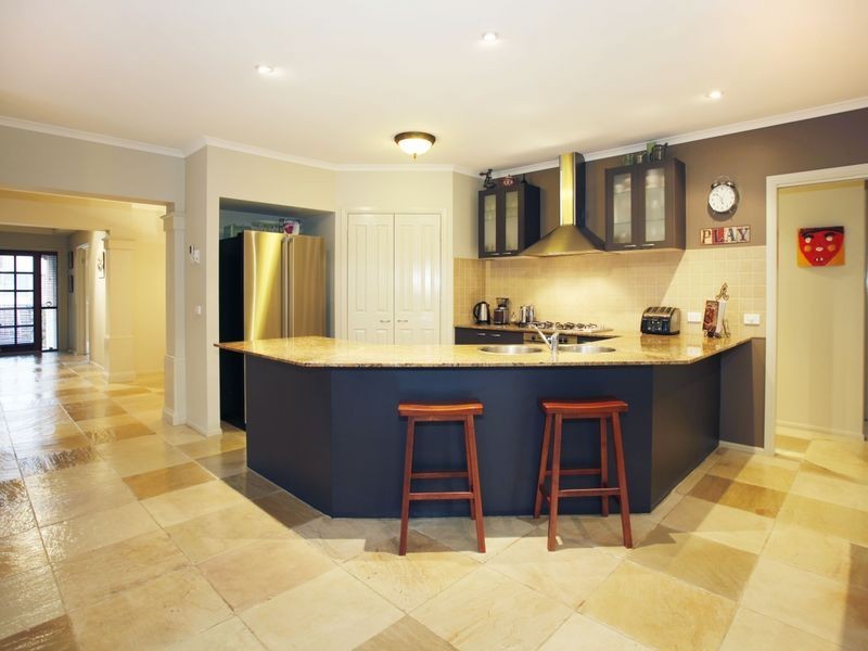 6 Lorne Court, Berwick VIC 3806