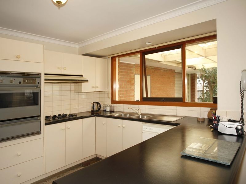 39 St Boswells Avenue, Berwick VIC 3806