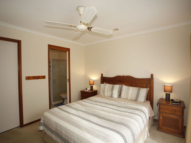 39 St Boswells Avenue, Berwick VIC 3806