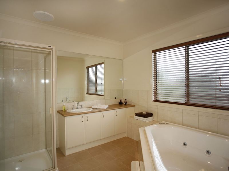 56 Inglis Road, Berwick VIC 3806