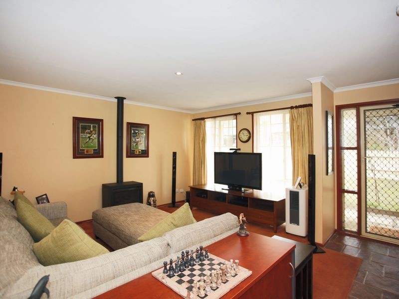 34B Mitre Crescent, Berwick VIC 3806