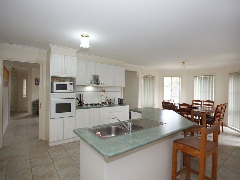 6 Parkwood Avenue, Narre Warren South VIC 3805