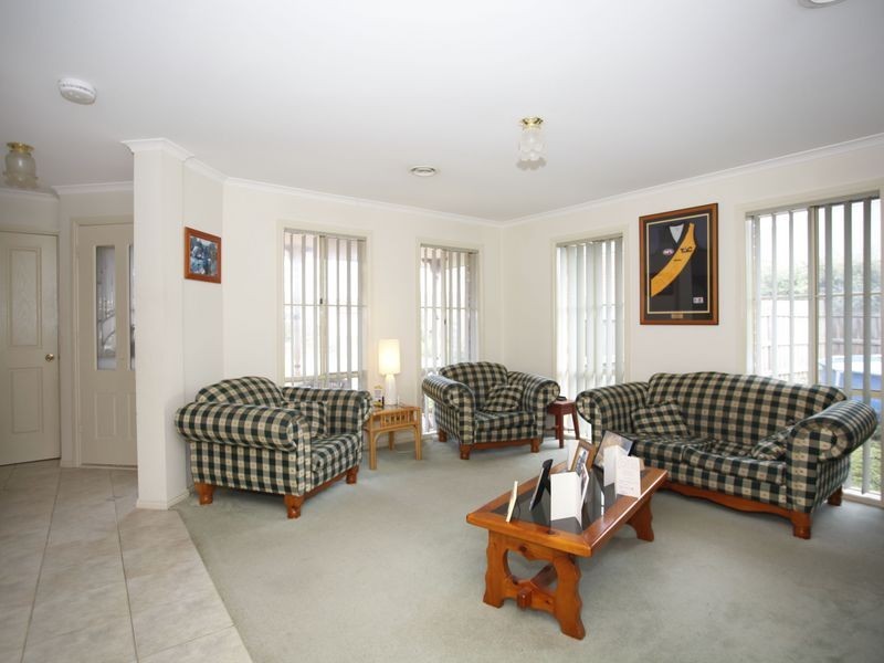 6 Parkwood Avenue, Narre Warren South VIC 3805