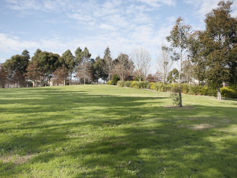 6 Parkwood Avenue, Narre Warren South VIC 3805