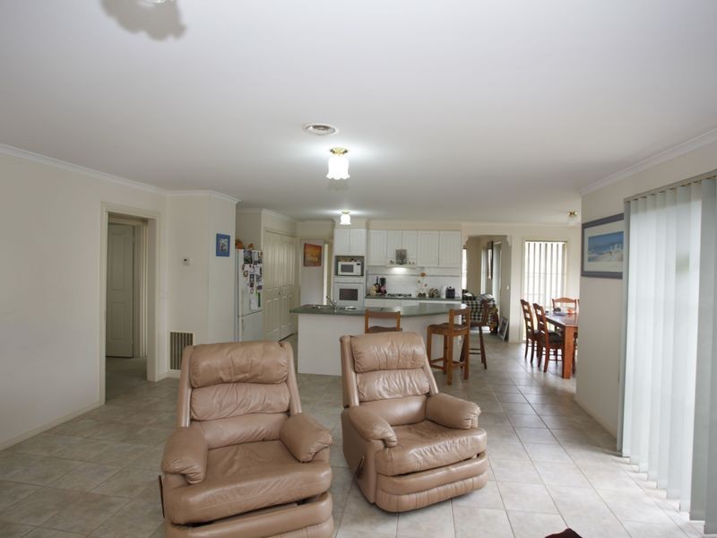 6 Parkwood Avenue, Narre Warren South VIC 3805