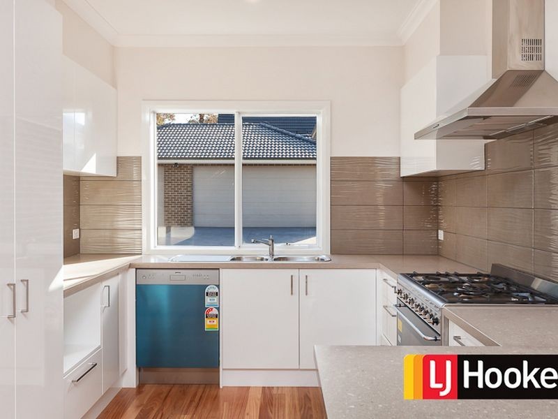 1/8 Allan Street, Berwick VIC 3806