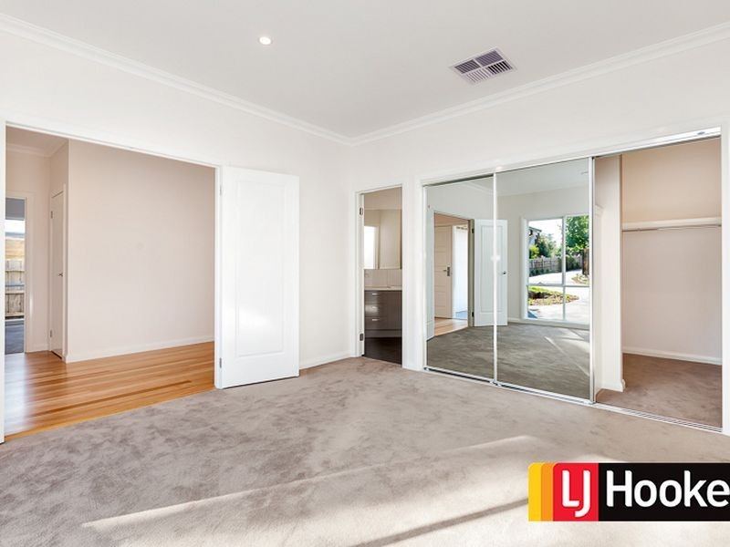 1/8 Allan Street, Berwick VIC 3806