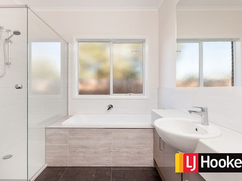 1/8 Allan Street, Berwick VIC 3806