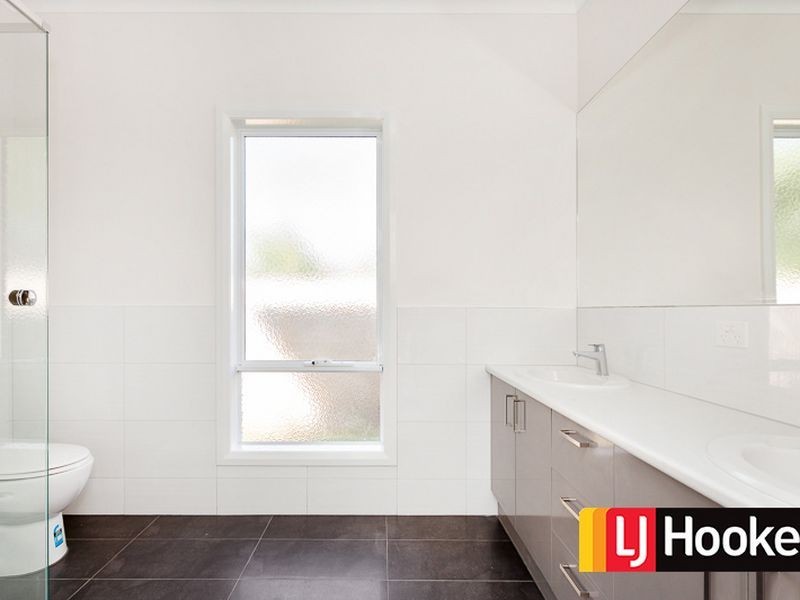 1/8 Allan Street, Berwick VIC 3806