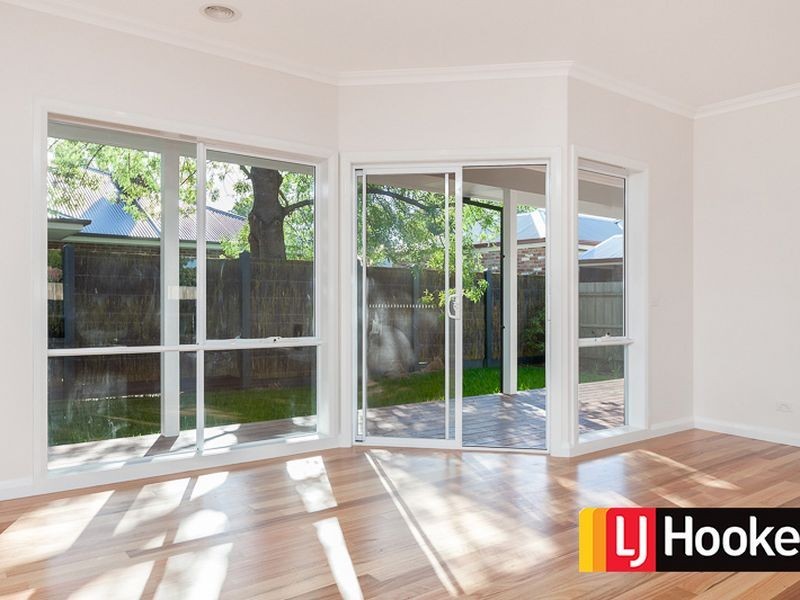 1/8 Allan Street, Berwick VIC 3806