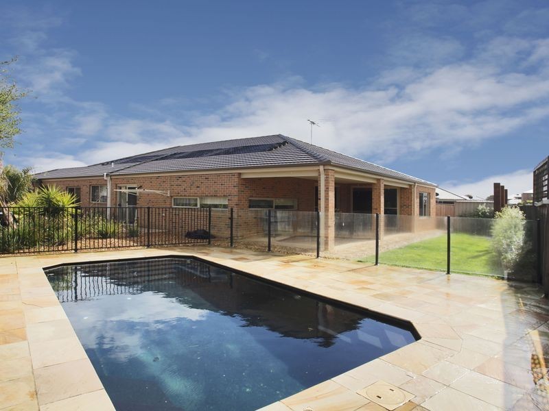 11 Skipperstone Glen, Narre Warren South VIC 3805