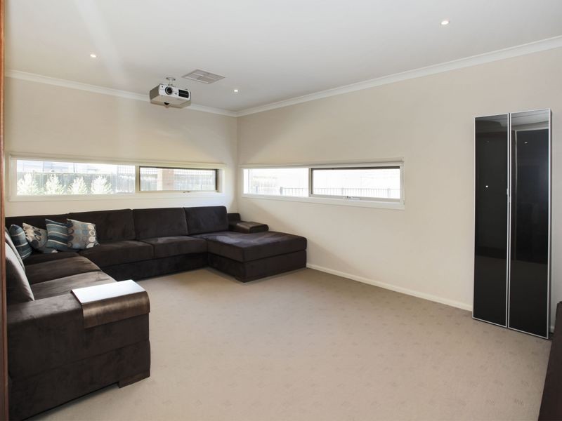 11 Skipperstone Glen, Narre Warren South VIC 3805