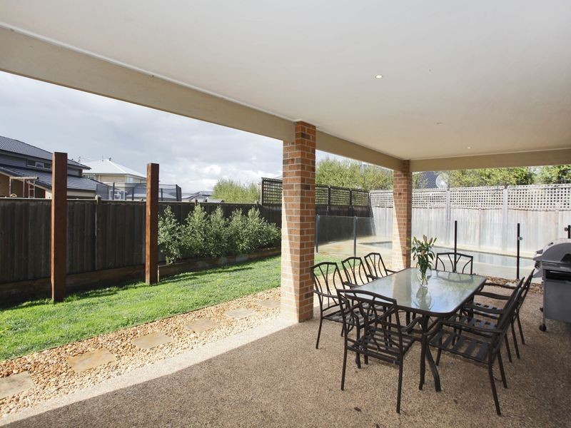 11 Skipperstone Glen, Narre Warren South VIC 3805