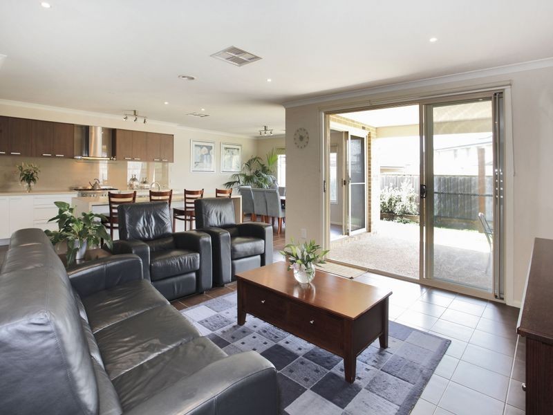 11 Skipperstone Glen, Narre Warren South VIC 3805