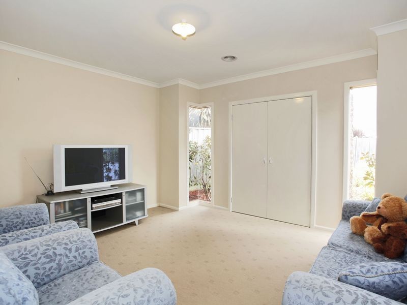 11 Skipperstone Glen, Narre Warren South VIC 3805