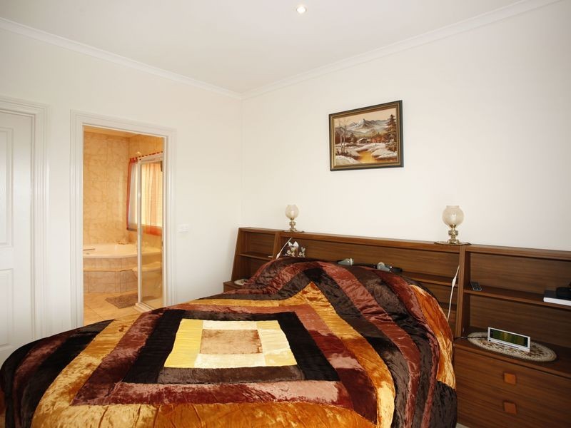 37 Harold Keys Drive, Narre Warren South VIC 3805