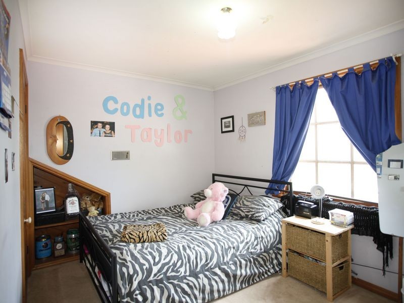 21 Station Street, Officer VIC 3809