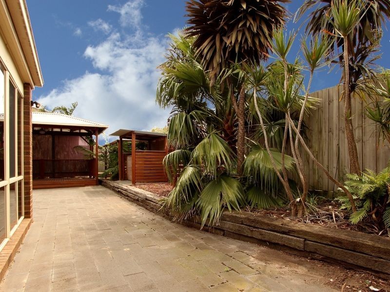 48 Mccubbin Way, Berwick VIC 3806