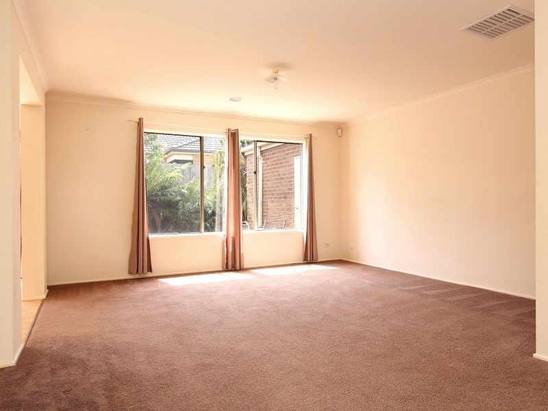 48 Mccubbin Way, Berwick VIC 3806