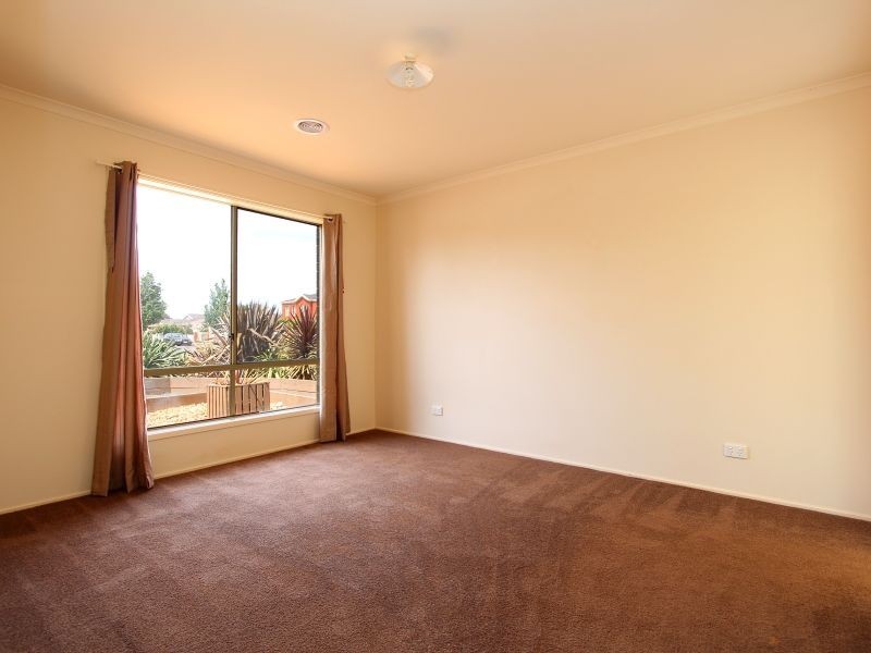 48 Mccubbin Way, Berwick VIC 3806