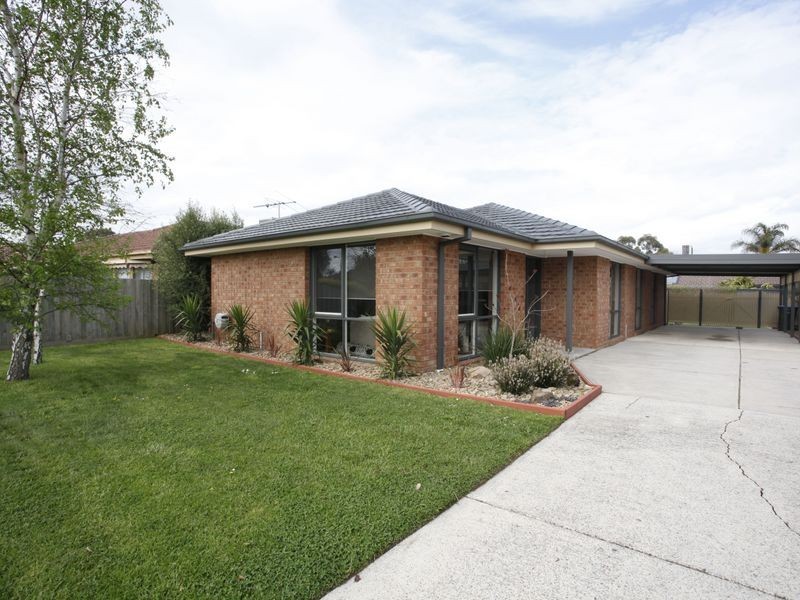 16 Kelburn Road, Berwick VIC 3806