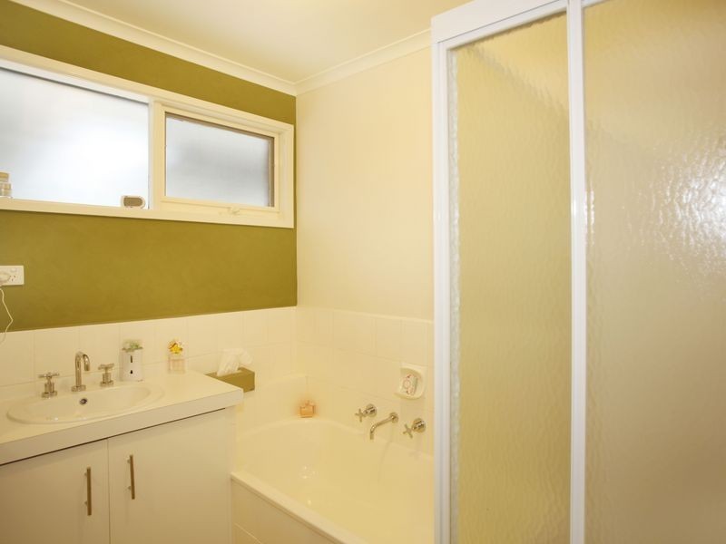 16 Kelburn Road, Berwick VIC 3806