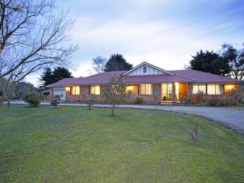 13 Oaktree Drive, Pakenham VIC 3810