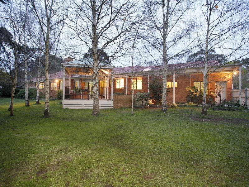 13 Oaktree Drive, Pakenham VIC 3810