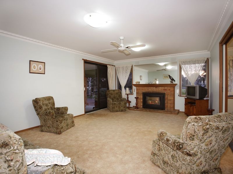 13 Oaktree Drive, Pakenham VIC 3810