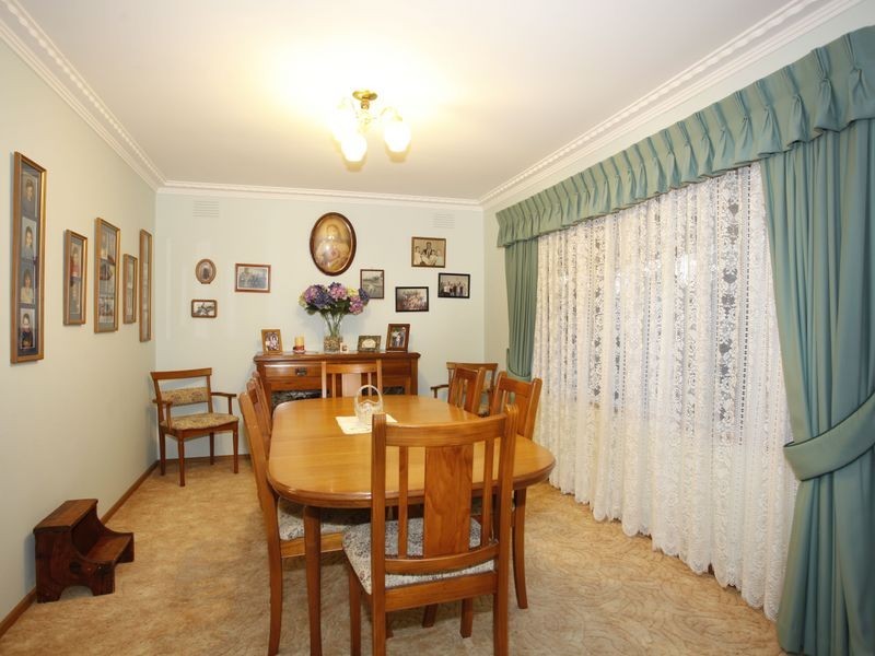 13 Oaktree Drive, Pakenham VIC 3810