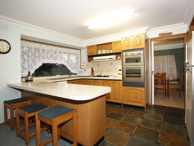 13 Oaktree Drive, Pakenham VIC 3810