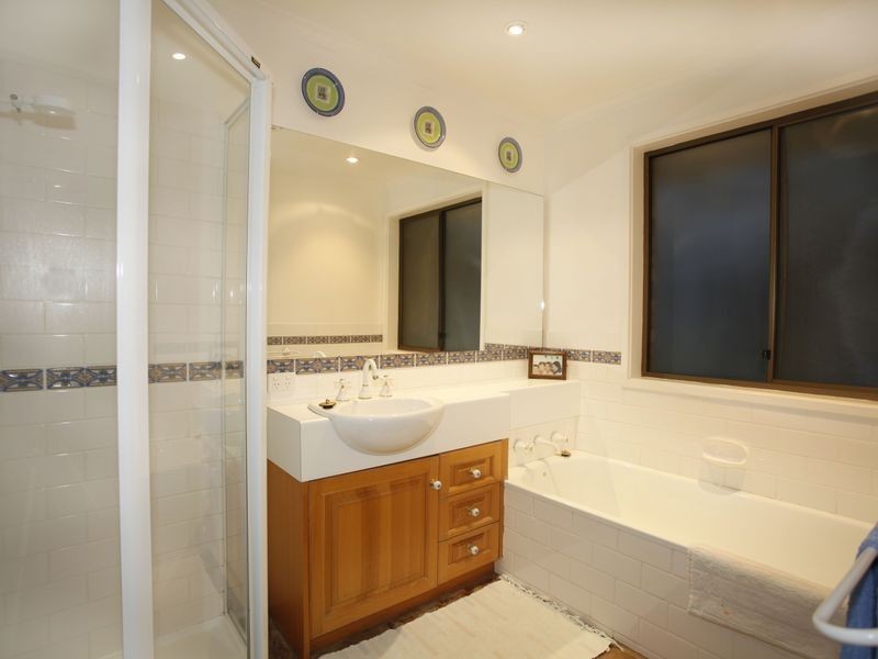 13 Oaktree Drive, Pakenham VIC 3810