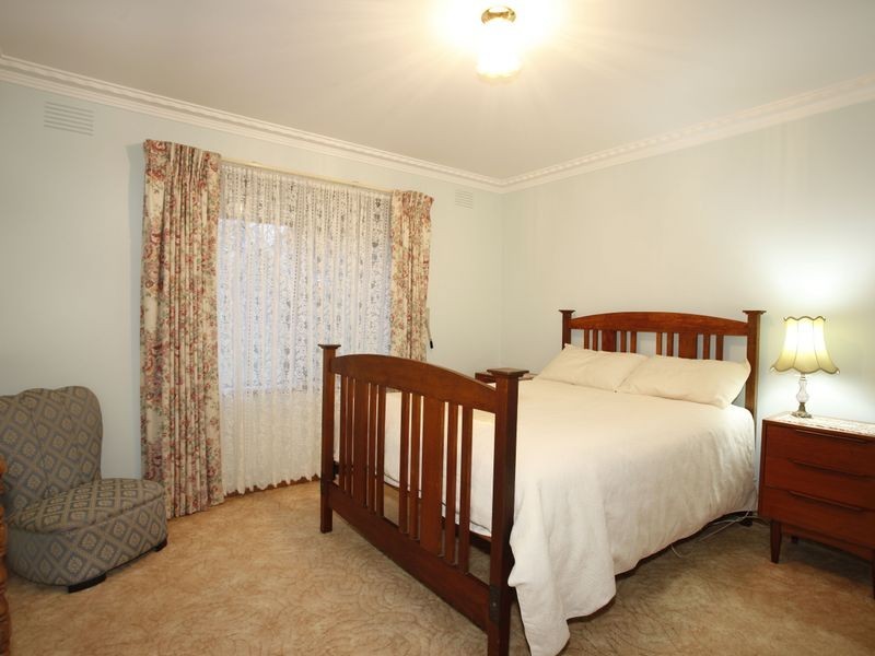 13 Oaktree Drive, Pakenham VIC 3810