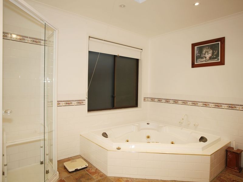 13 Oaktree Drive, Pakenham VIC 3810