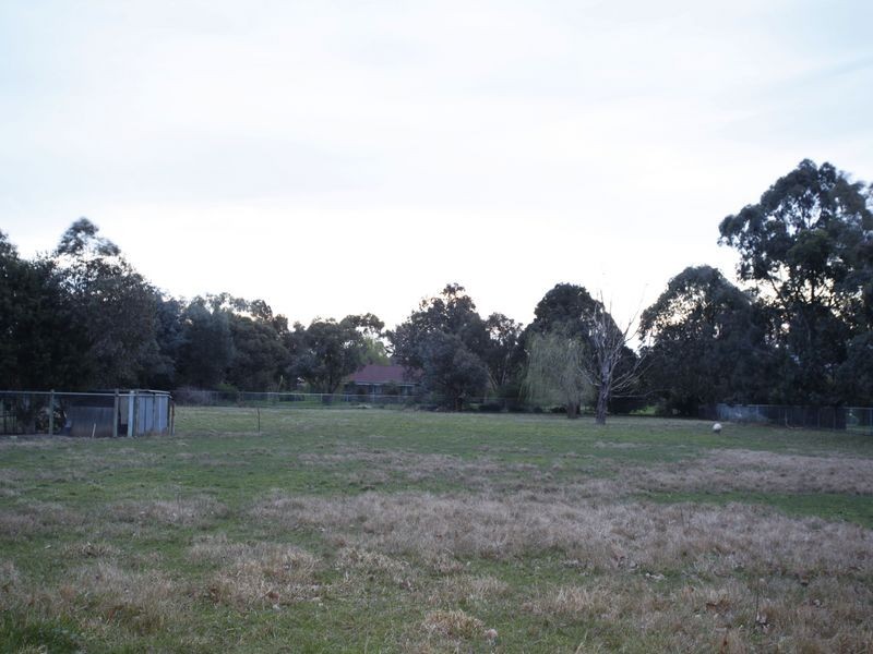 13 Oaktree Drive, Pakenham VIC 3810