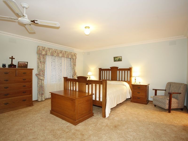 13 Oaktree Drive, Pakenham VIC 3810