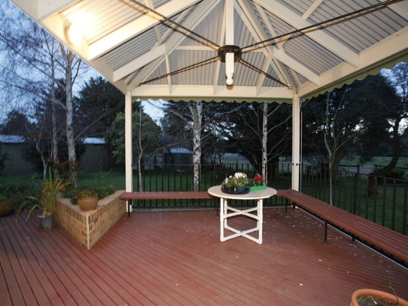 13 Oaktree Drive, Pakenham VIC 3810