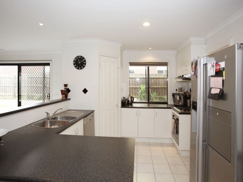 61 Fieldstone Boulevard, Beaconsfield VIC 3807