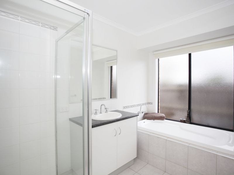 61 Fieldstone Boulevard, Beaconsfield VIC 3807