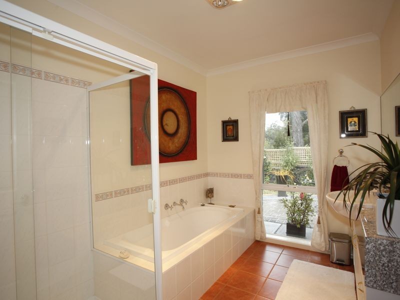 1 Lakeview Terrace, Beaconsfield VIC 3807