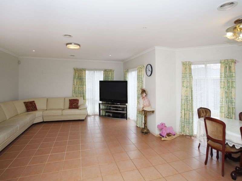 34 Wesley Drive, Narre Warren VIC 3805