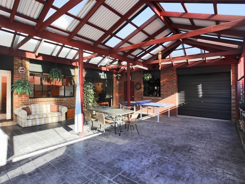 9 Saintly Grove, Berwick VIC 3806