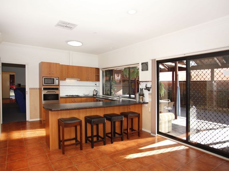 9 Saintly Grove, Berwick VIC 3806