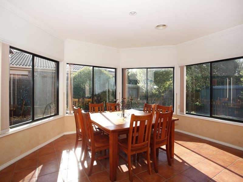 9 Saintly Grove, Berwick VIC 3806