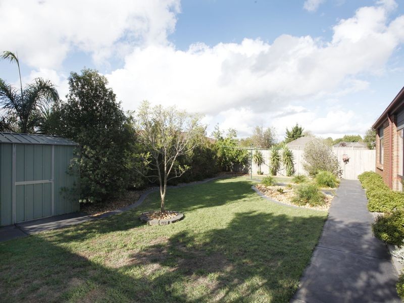 9 Saintly Grove, Berwick VIC 3806