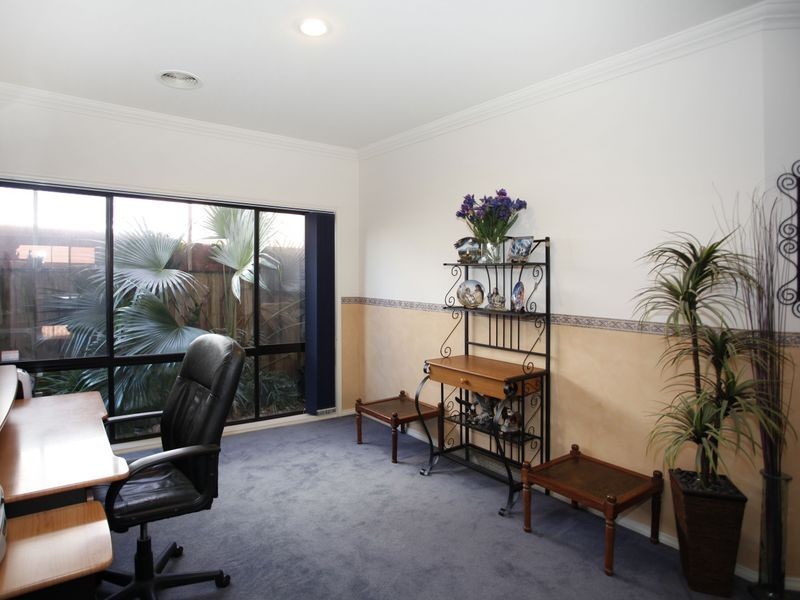 9 Saintly Grove, Berwick VIC 3806