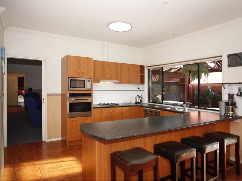 9 Saintly Grove, Berwick VIC 3806