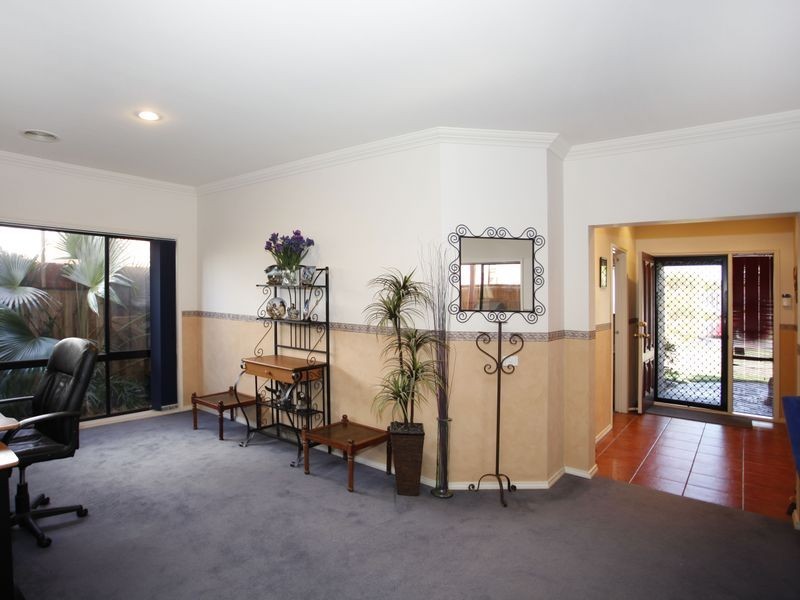 9 Saintly Grove, Berwick VIC 3806