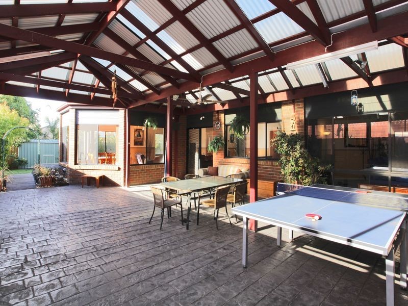 9 Saintly Grove, Berwick VIC 3806